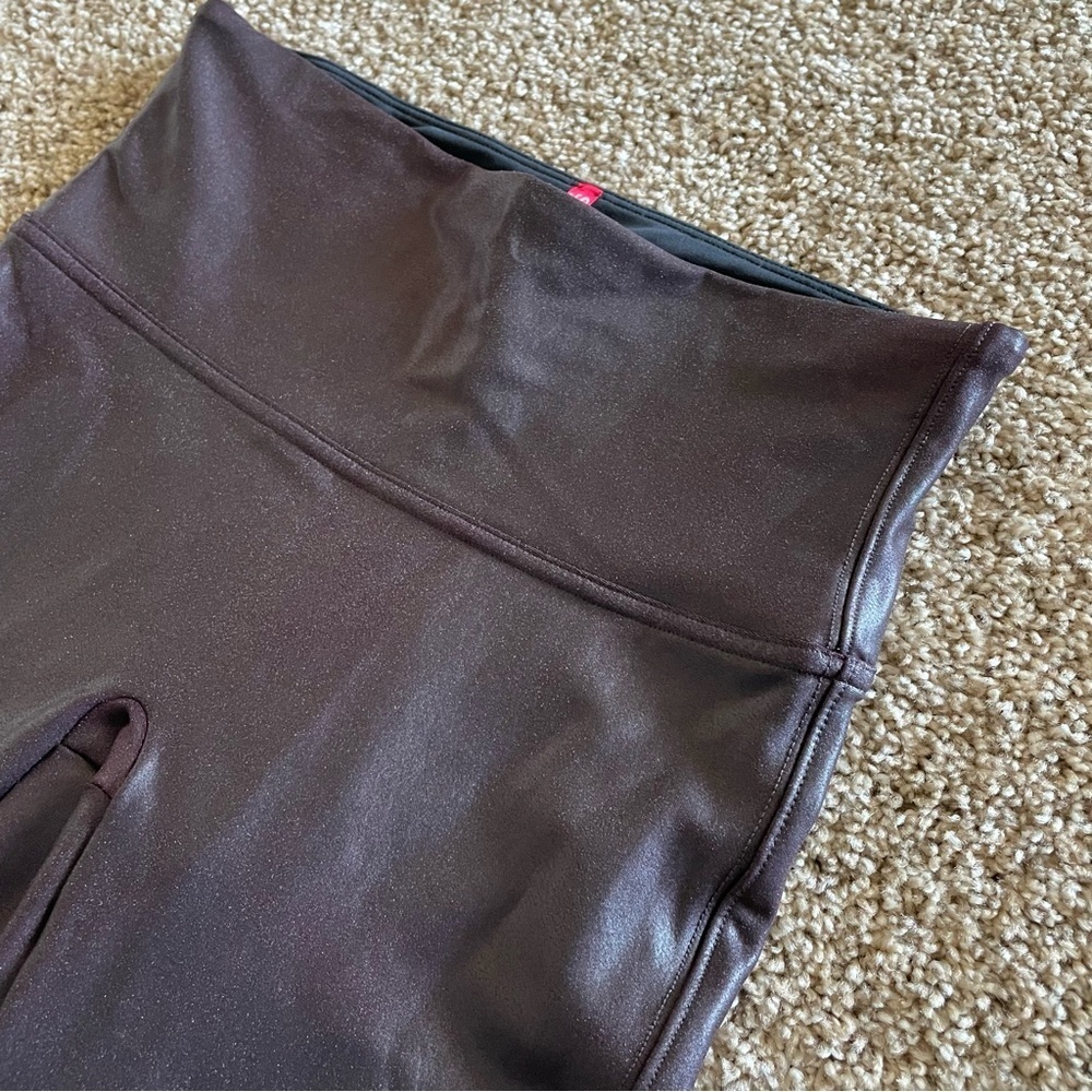 NWOT Spanx Faux Leather Leggings Women’s M Wine Purple Shine Sleek Skinny #2437 - Picture 7 of 15